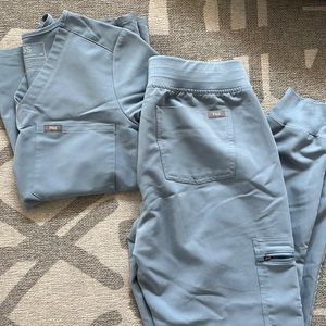 Figs Dusty Blue Catarina (XS) and Zamora (S)